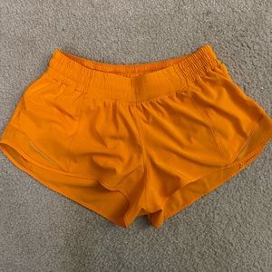 NWOT Lululemon Hotty Hot 2.5”